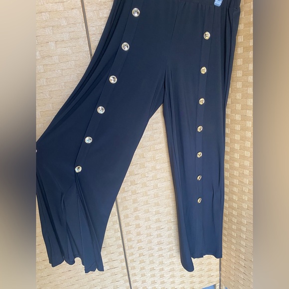 Coco Bianco wide leg flowy black pant/slack w/gold button detail - Picture 2 of 7